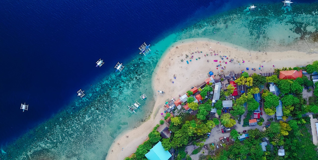 A bird's eye view of a beach front houses