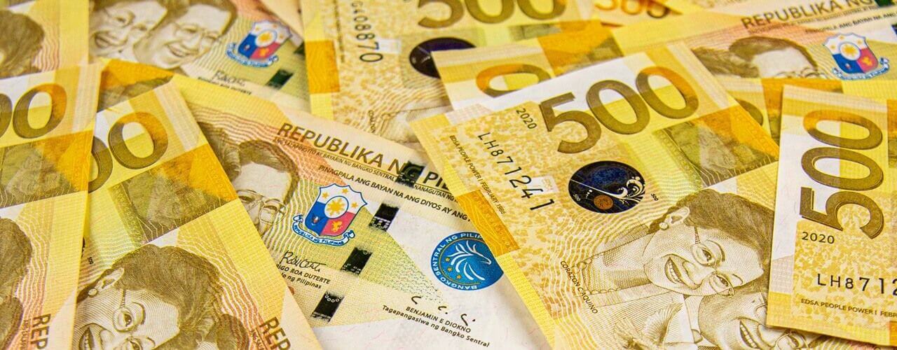 500 pesos bills symbolizing filing fees